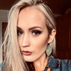 Meet your Posher, Courtney